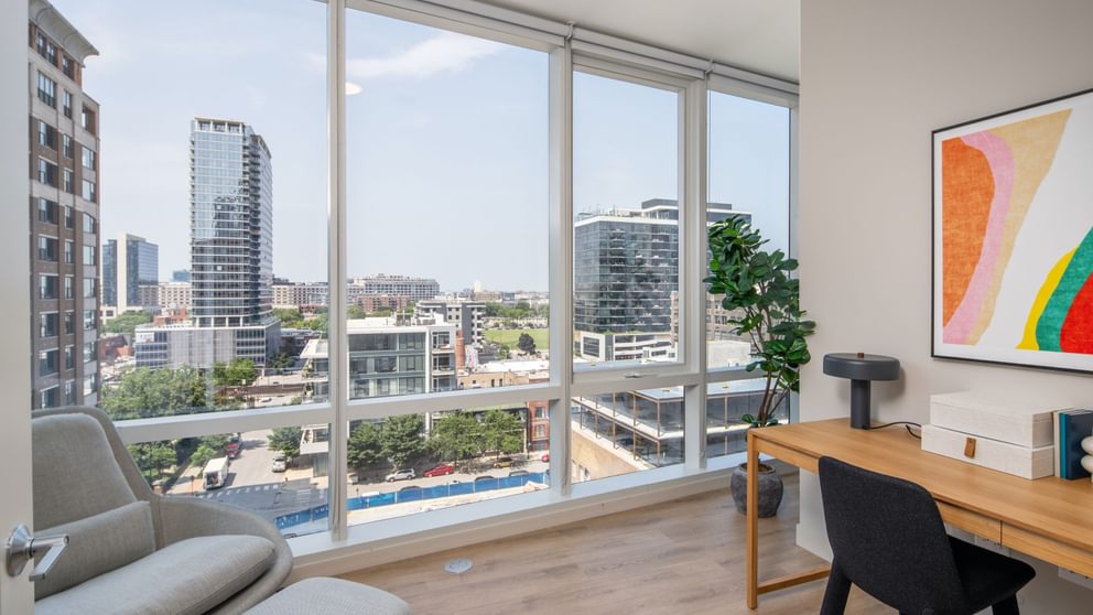 868 N Wells Floorto Ceiling Windows
