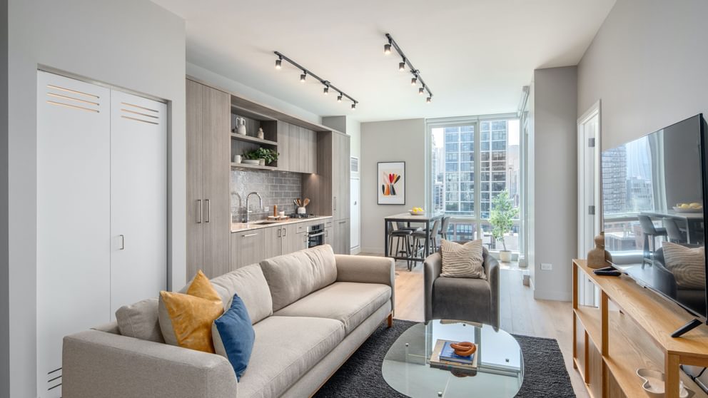868 N Wells Living Space