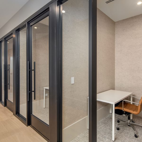 868 N Wells Office Hubs