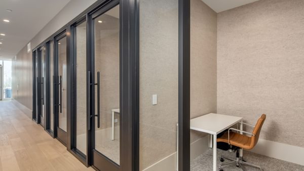 868 N Wells Office Hubs